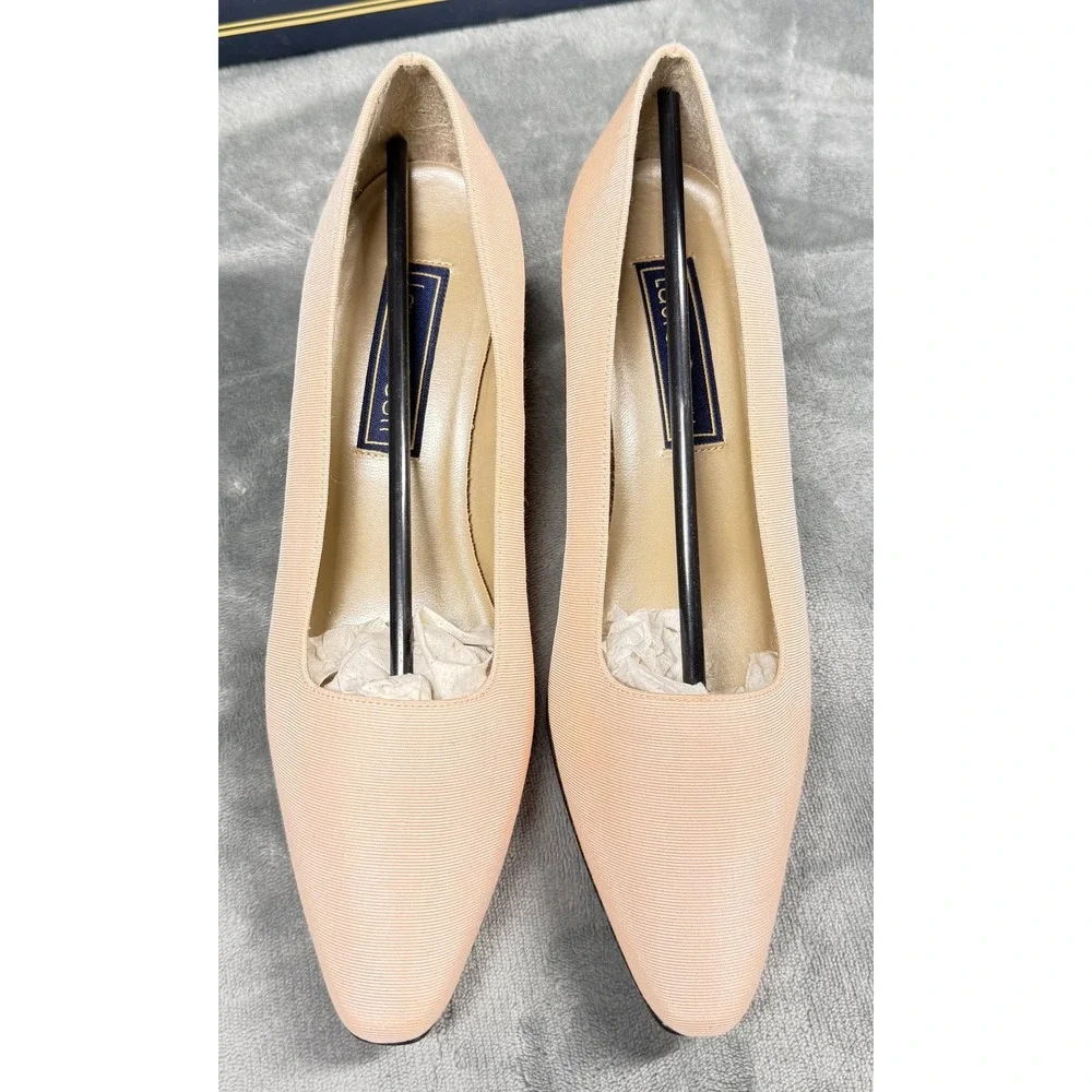 Laura Scott Louisa Pumps Womens 7.5 M Peach Fabric Kitten Heel Career Shoes